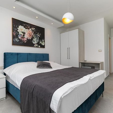 Nadija Apartmani โปเรช ภายนอก รูปภาพ
