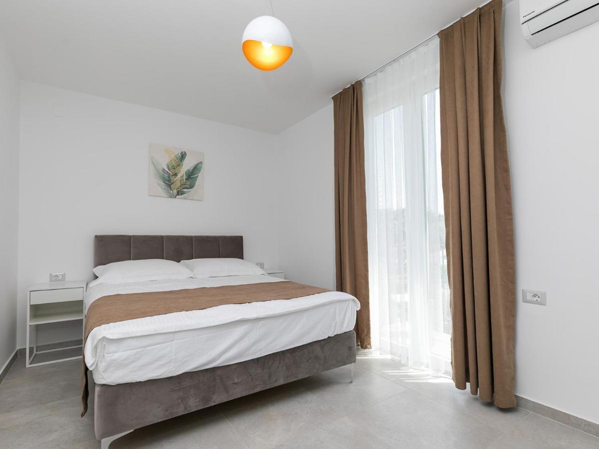 Nadija Apartmani โปเรช ภายนอก รูปภาพ