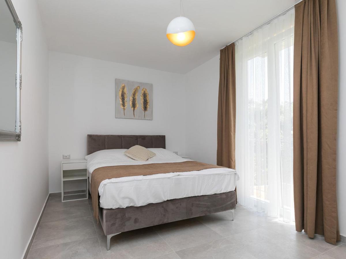 Nadija Apartmani โปเรช ภายนอก รูปภาพ
